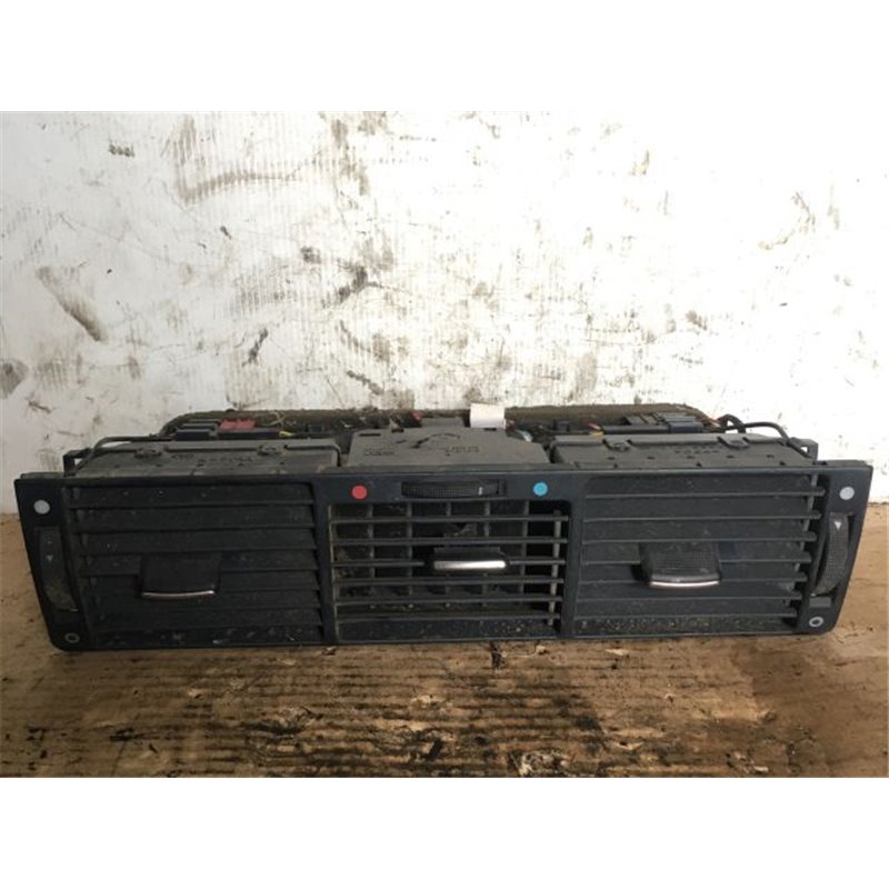 AUDI A8 (4D2, 4D8) Középső Szellőző