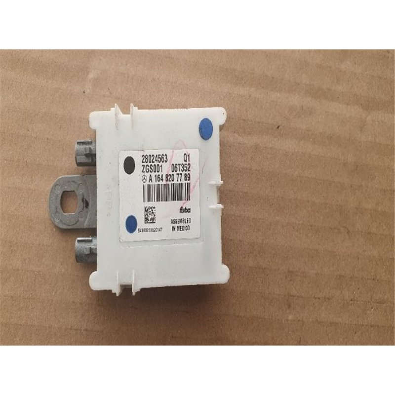 MERCEDES-BENZ M-CLASS (W164) Antenna Erősítő