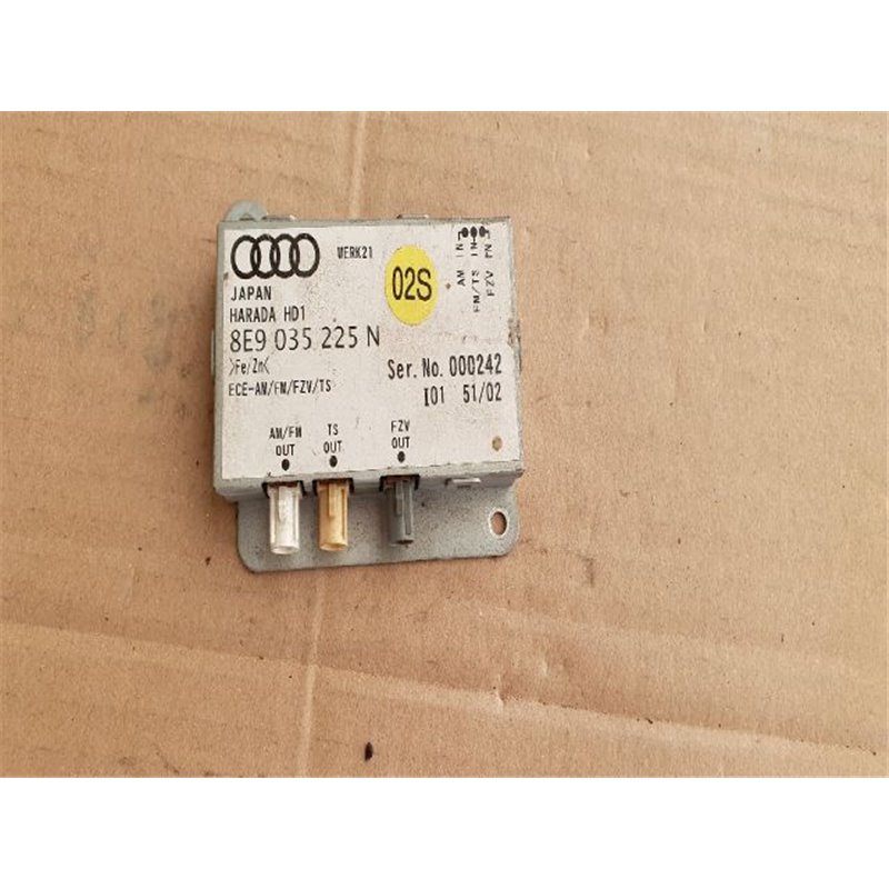 AUDI A4 (8E2, B6) Antenna Erősítő