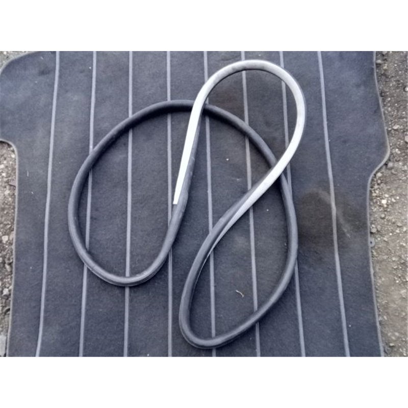 VW PASSAT Variant (3B6) Jobb első Gumikéder