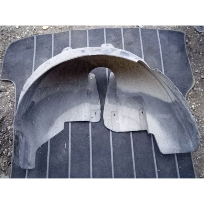 VW PASSAT Variant (3B6) Bal hátsó Hátsó Dobbetét (Kerékjárati, Műanyag)