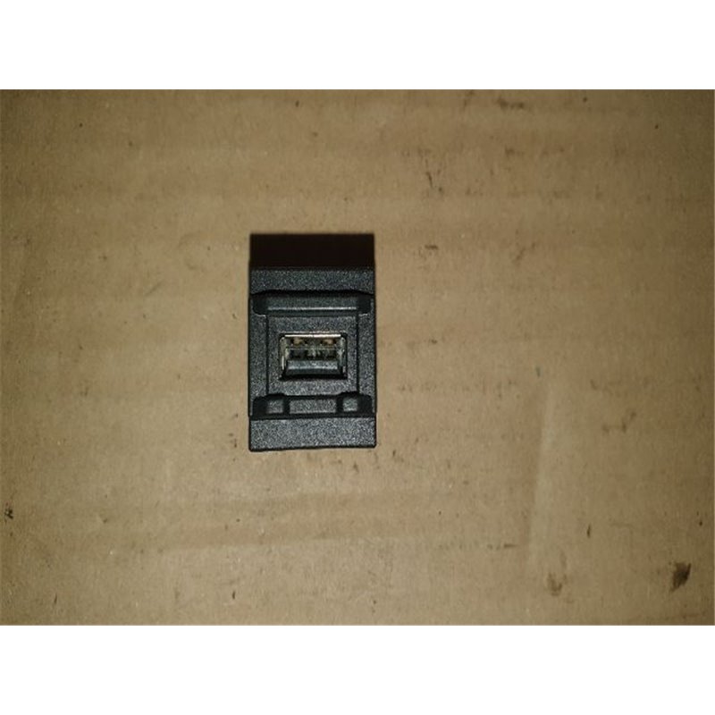 MERCEDES-BENZ S-CLASS (W221) USB Aljzat