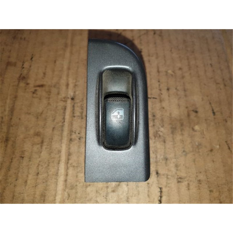 HYUNDAI TRAJET (FO) Bal hátsó Ablakemelő Kapcsoló