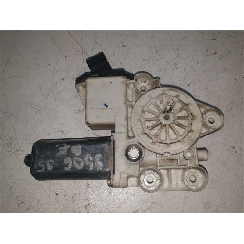 TOYOTA AVENSIS (T25_) Jobb hátsó Ablakemelő Motor