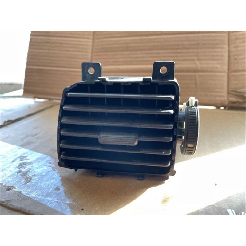 NISSAN ALMERA II (N16) Középső Jobb Szellőző