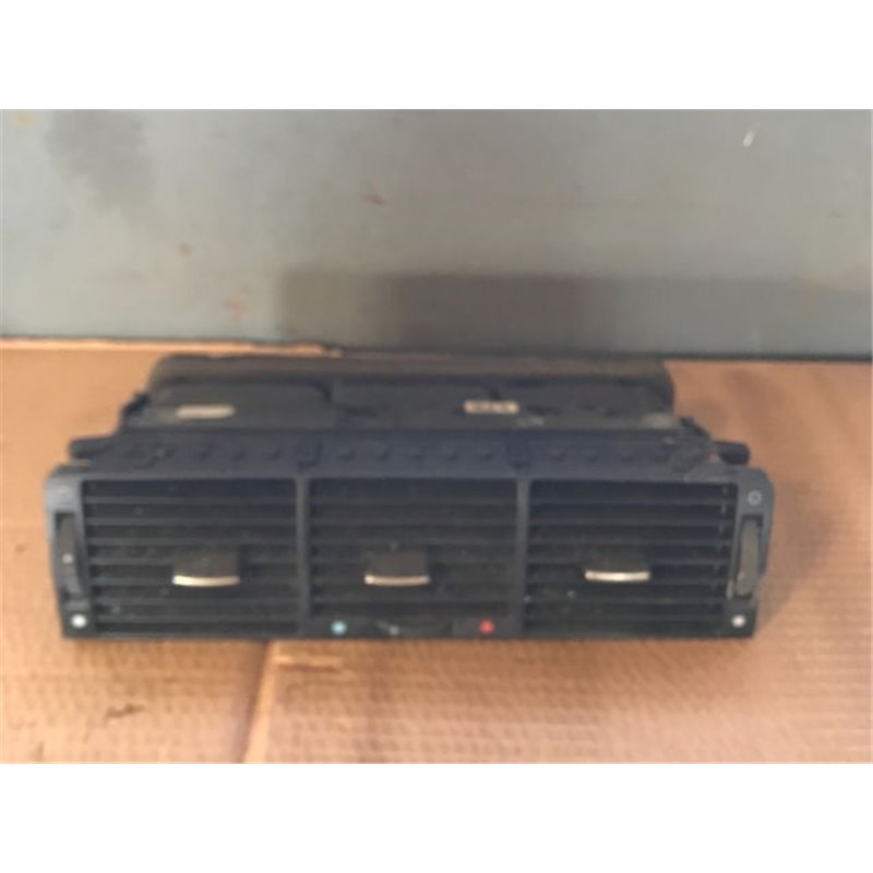 AUDI A8 (4D2, 4D8) Középső Szellőző