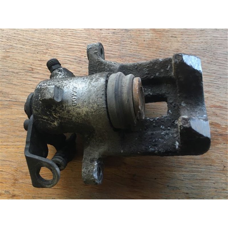 HONDA CIVIC VI Hatchback (EJ, EK) Bal hátsó Féknyereg Munkahengerrel