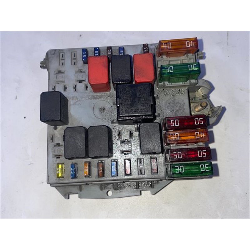 ALFA ROMEO 147 (937) Biztosítéktábla Doboz