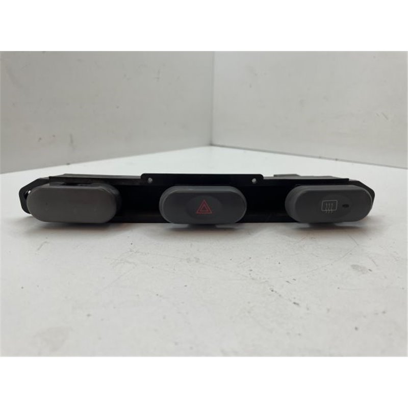 MITSUBISHI L 400 / SPACE GEAR Busz (PD_W, PC_W, PA_V, PB_V) Vészvillogó Kapcsoló