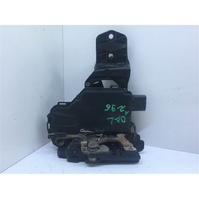 VW PASSAT (3B2) Jobb első Ajtózár