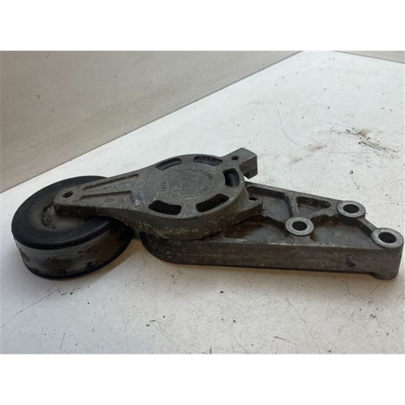 AUDI A4 B6 Szíjfeszítő Görgő