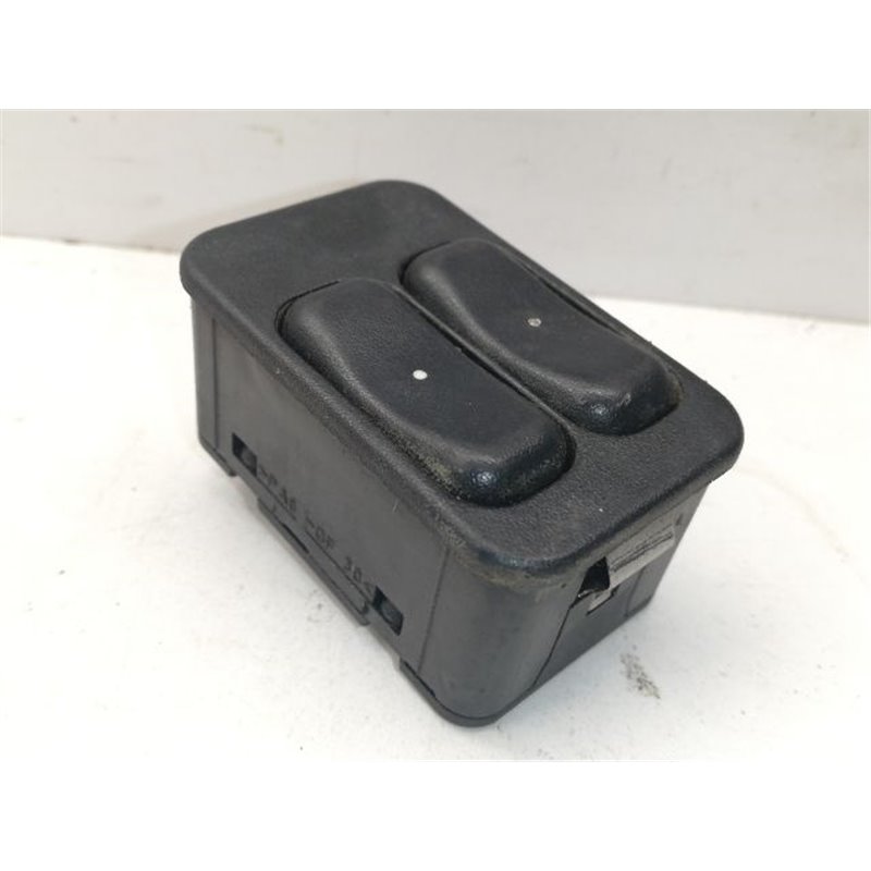 OPEL ASTRA G Ferdehátú (F48_, F08_) Bal első Ablakemelő Kapcsoló