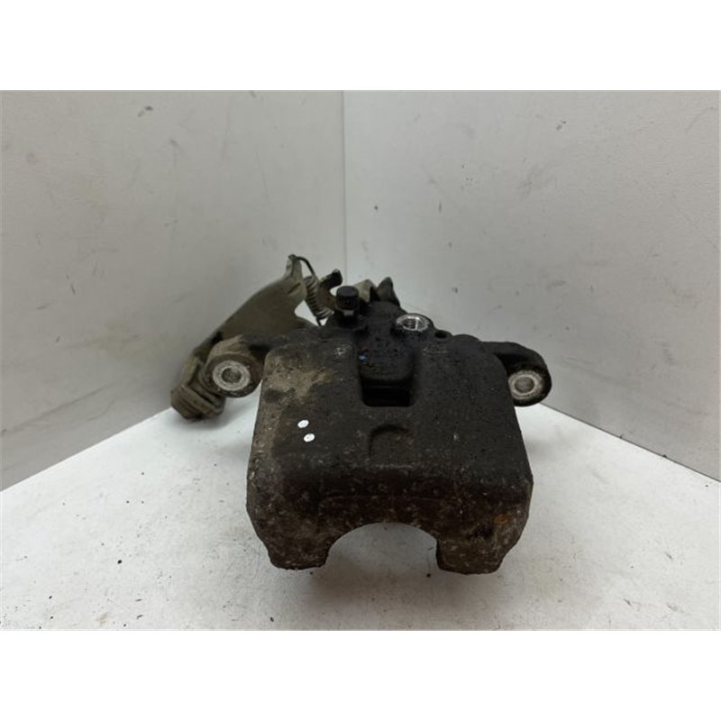 HYUNDAI i30 (GD) Bal hátsó Féknyereg Munkahengerrel