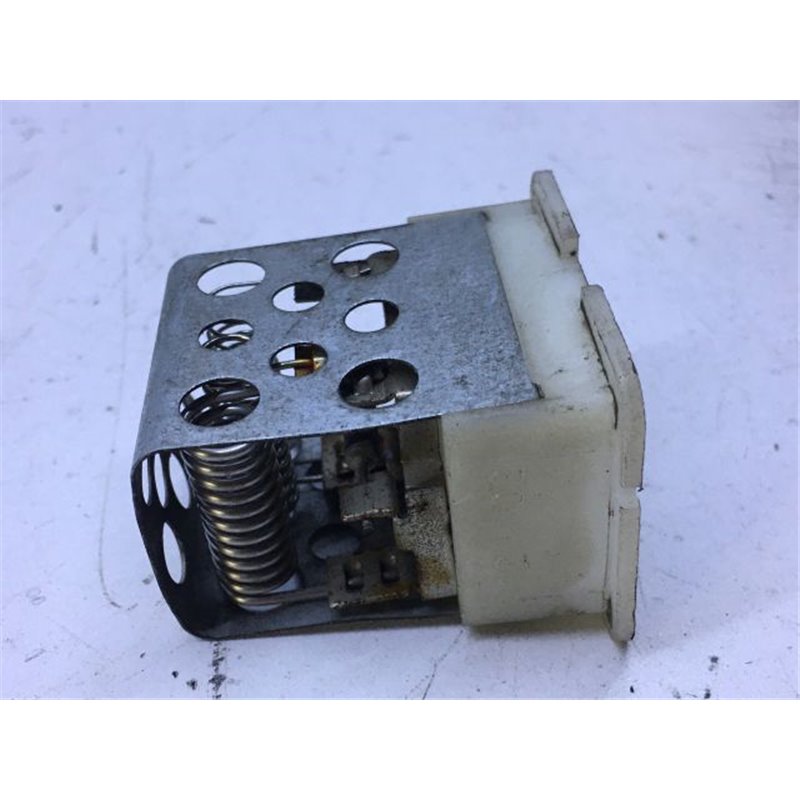 OPEL ASTRA G Ferdehátú (F48_, F08_) Előtét Ellenállás Fűtőmotor