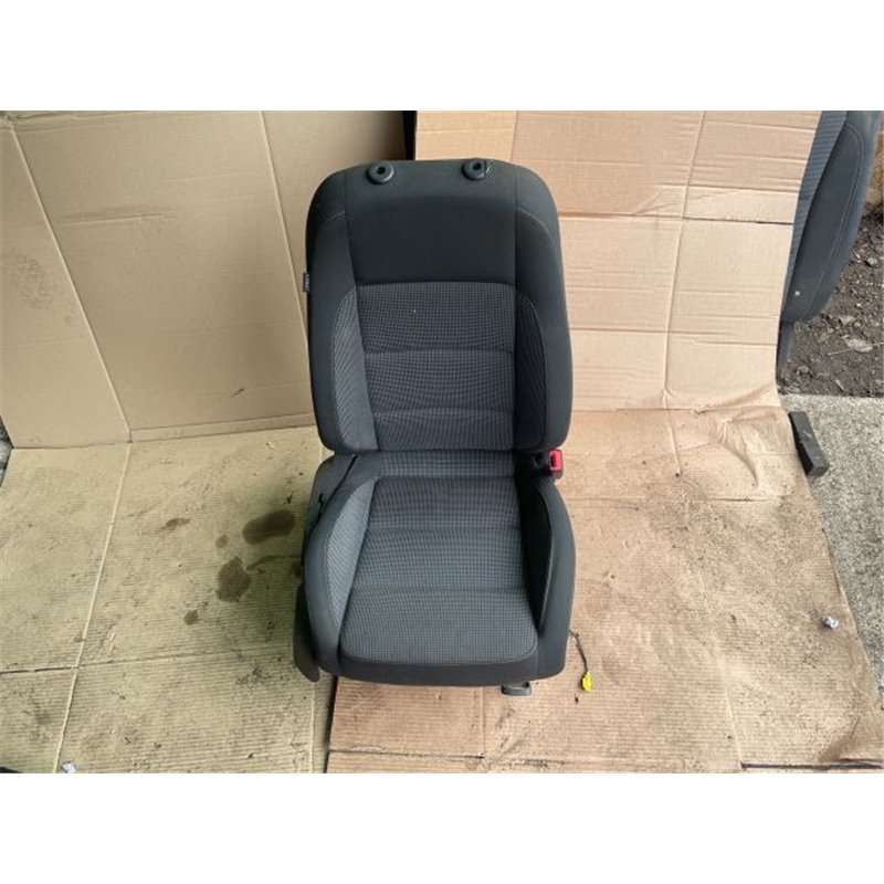 VW GOLF VI (5K1) Jobb első Ülés
