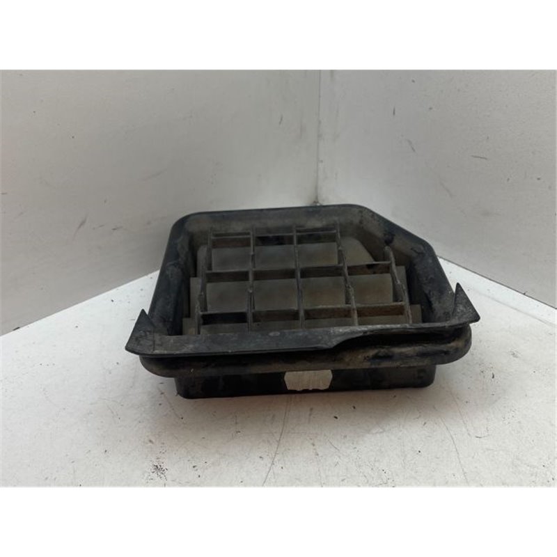 VW GOLF V (1K1) Csomagtér Szellőző Bal