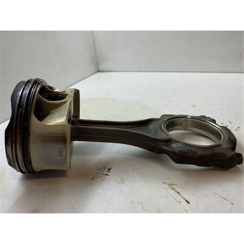 BMW X6 (F16, F86) Dugattyú és Hajtókar