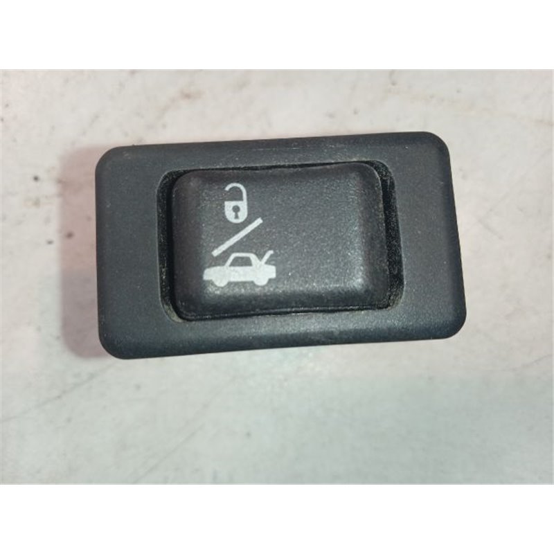 NISSAN PRIMERA Csomagtérajtó Kapcsoló