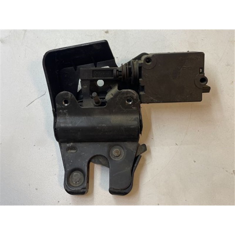 BMW 7 (E65, E66, E67) Csomagtérajtó Zárszerkezet