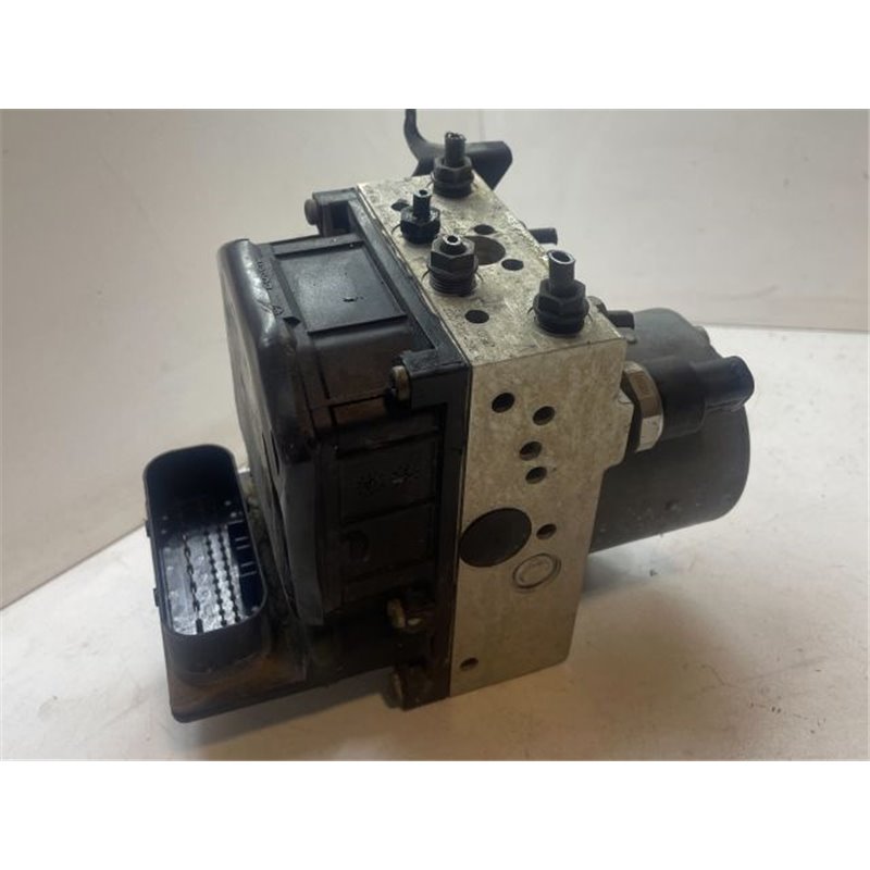 BMW 7 (E65, E66, E67) ABS Kocka