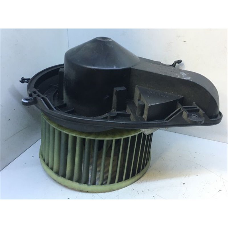 VW PASSAT Variant (3B6) Fűtőmotor (Nem klímás)