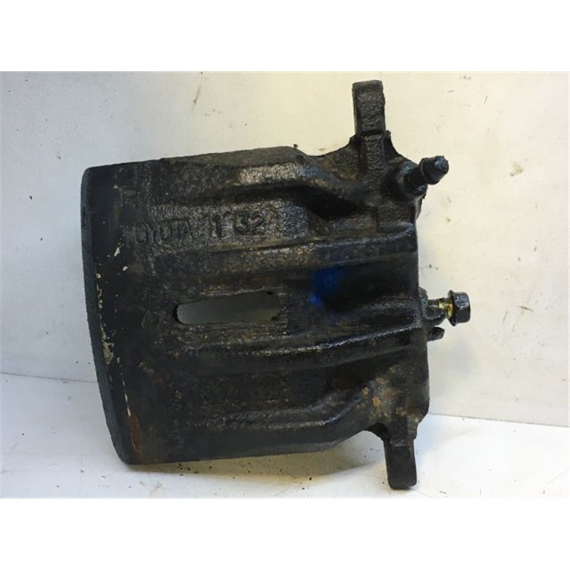 TOYOTA AVENSIS lépcsőshátú (T25) Jobb első Féknyereg Munkahengerrel