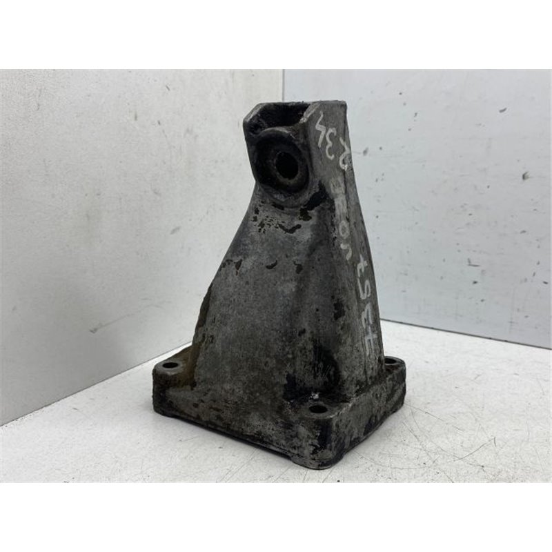 MERCEDES-BENZ SPRINTER 2-t alváz (901, 902) Motor Tartó Bak Jobb