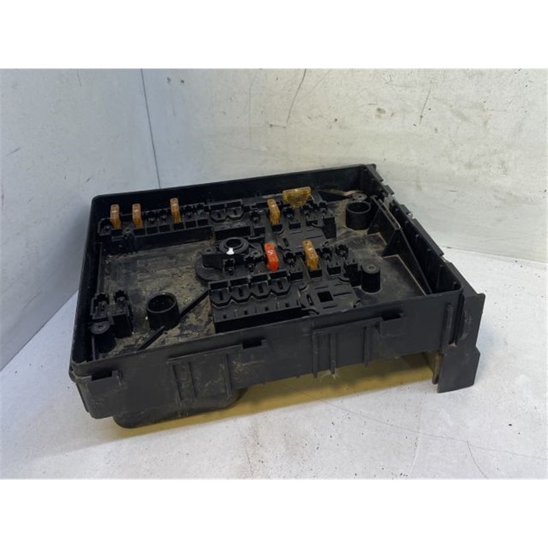 VW CADDY Biztosítéktábla Motortér