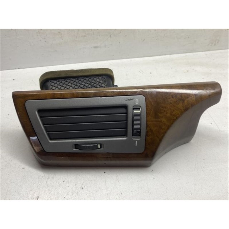 BMW 7 (E65, E66, E67) Jobb Szellőző