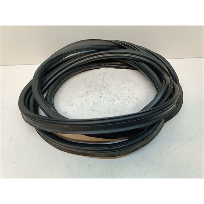 VW TOURAN Csomagtérajtó Gumikéder