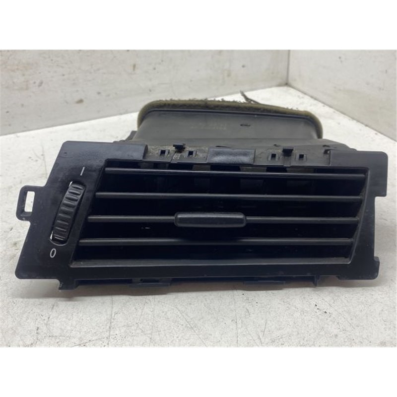 BMW 5 E61 Jobb Szellőző