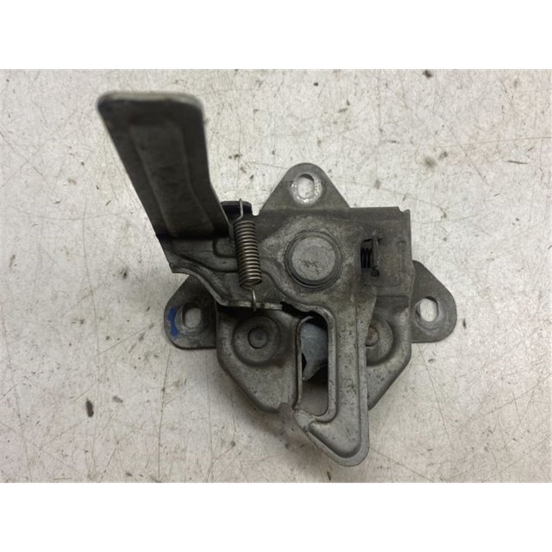 SUZUKI SWIFT II Csomagtérajtó Zárszerkezet