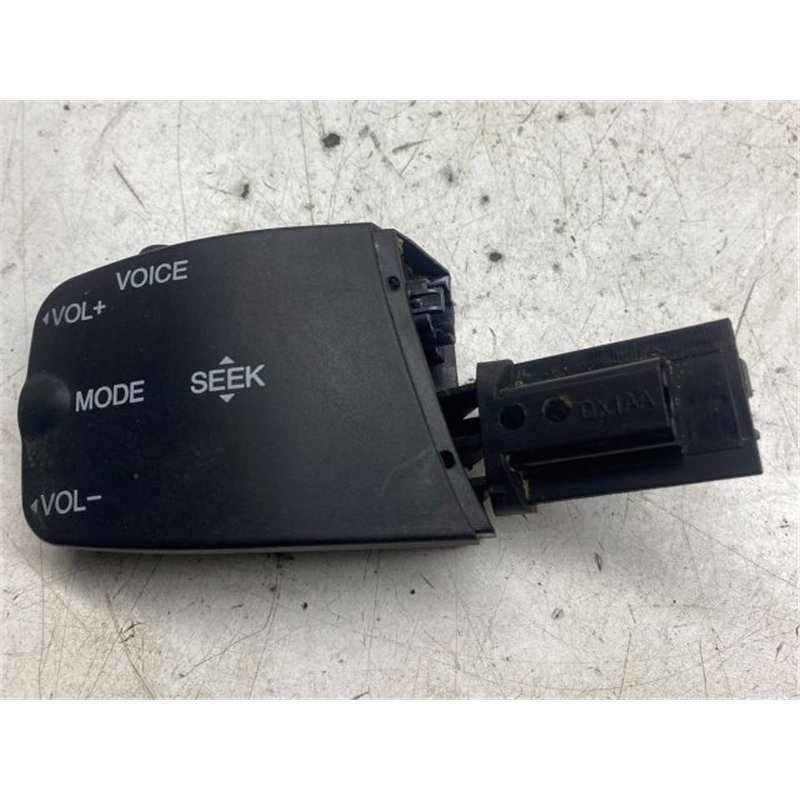 FORD FOCUS II Bal Multikormány Kapcsoló