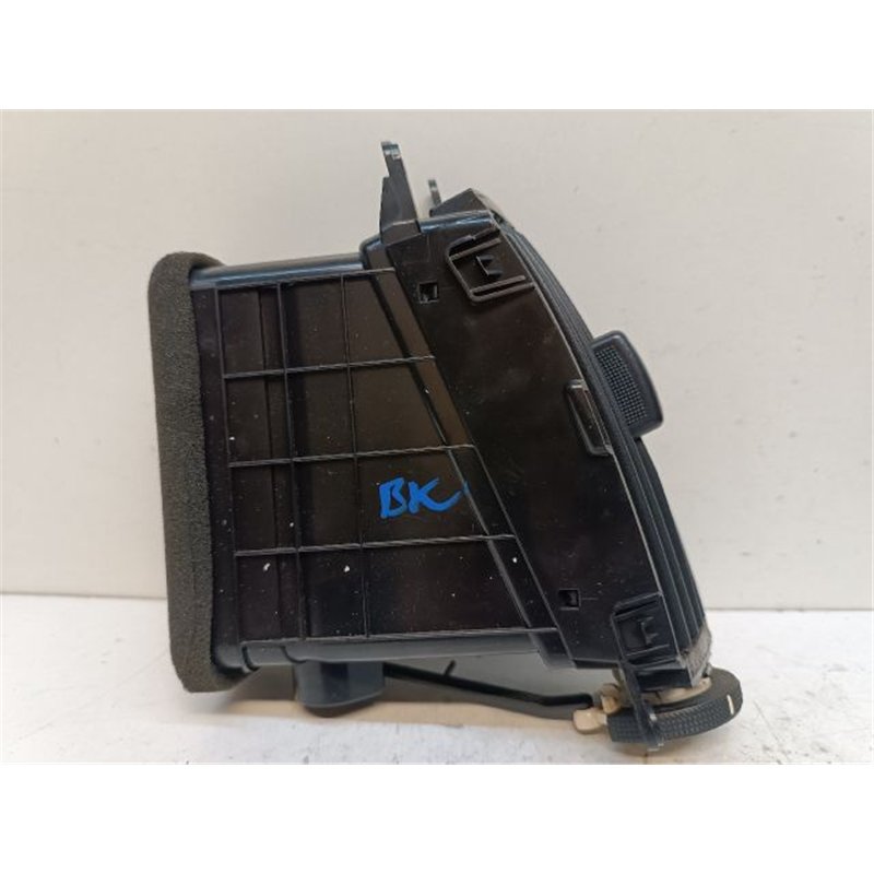 HYUNDAI I30 Középső Bal Szellőző