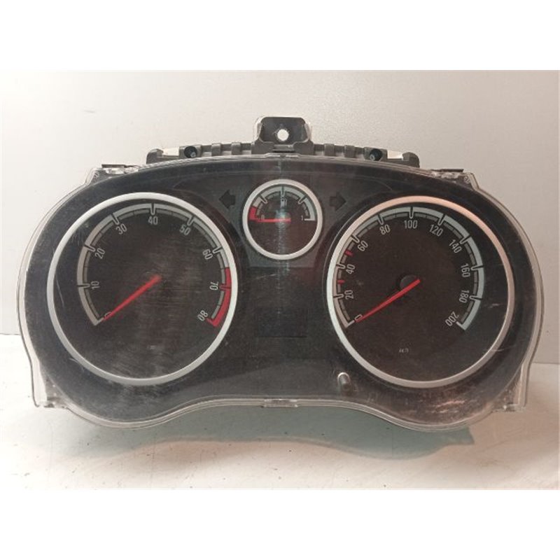 OPEL CORSA D Kilométeróra