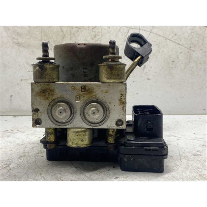 TOYOTA YARIS ABS Kocka