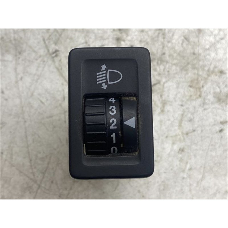 SUZUKI SWIFT III Fényszórómagasság Állító Kapcsoló