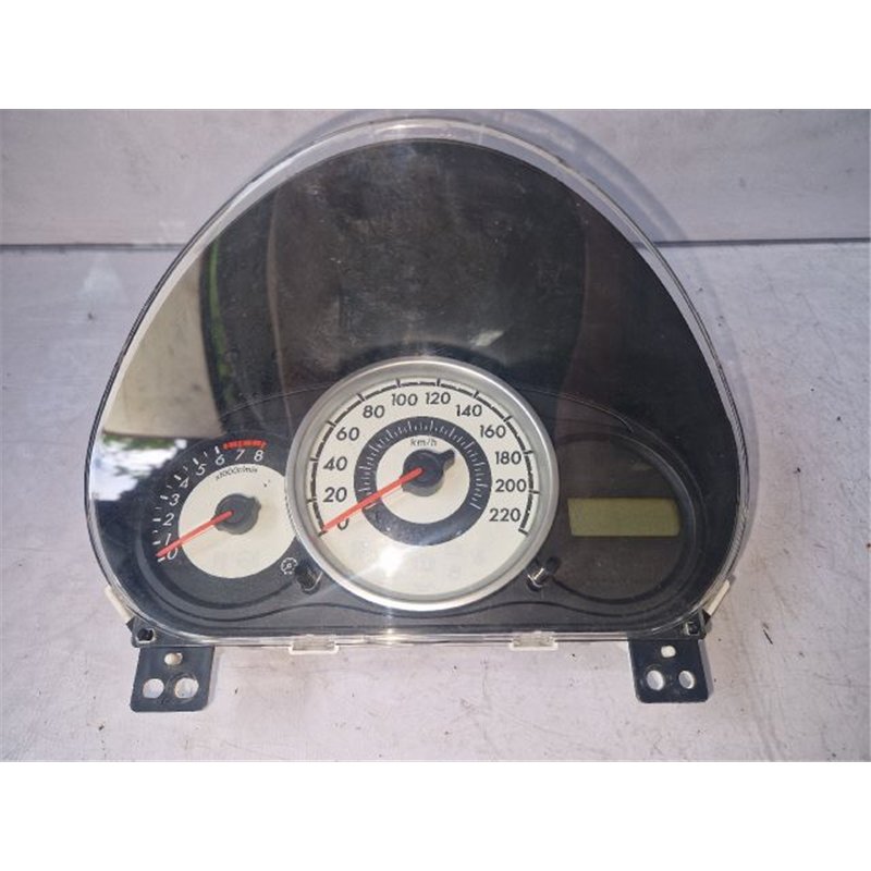 MAZDA 2 Kilométeróra