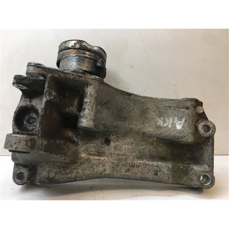 VW GOLF V Generátor Tartó Bak