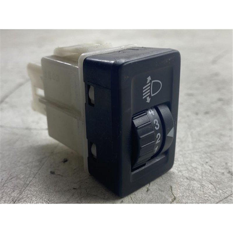 SUZUKI SWIFT III Fényszórómagasság Állító Kapcsoló