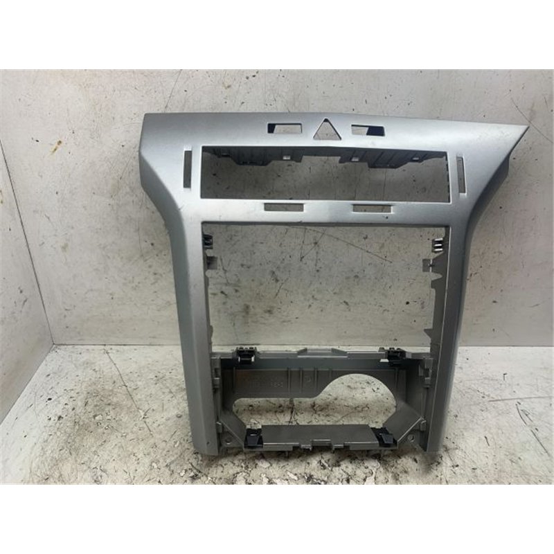 OPEL ASTRA H Középkonzol Keret