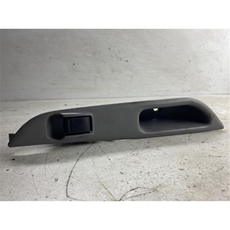 NISSAN ALMERA TINO Bal hátsó Ablakemelő Kapcsoló