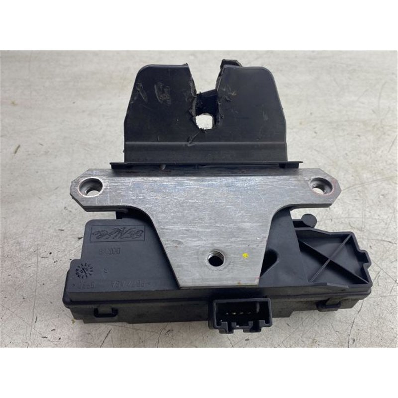 FORD FOCUS II Csomagtérajtó Zárszerkezet