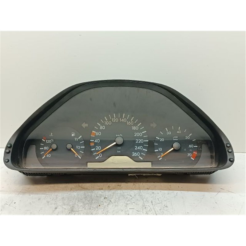 MERCEDES-BENZ E-CLASS Kilométeróra