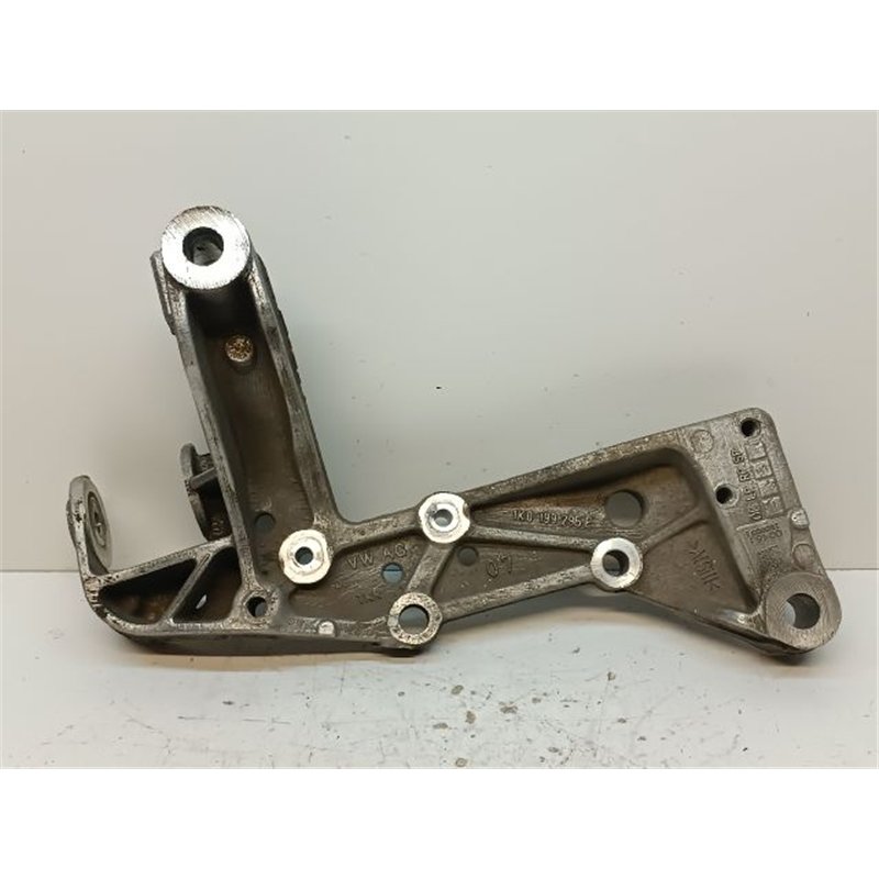 VW GOLF VI Jobb Lengőkar Tartó