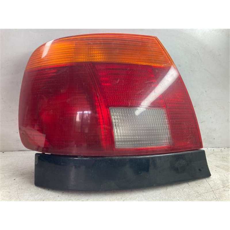 AUDI A4 B5 Bal Hátsó Lámpa