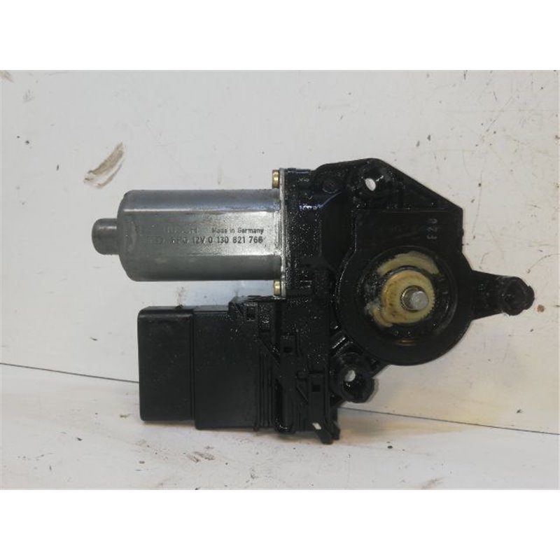 VW GOLF IV Jobb első Ablakemelő Motor