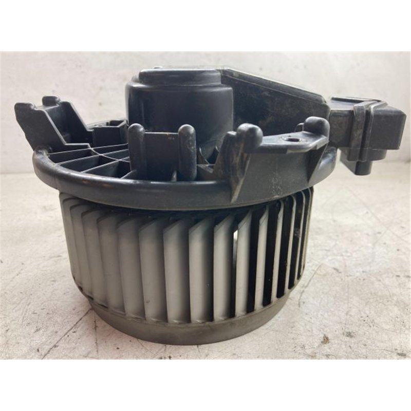 SUZUKI SWIFT III Fűtőmotor (Klímás)