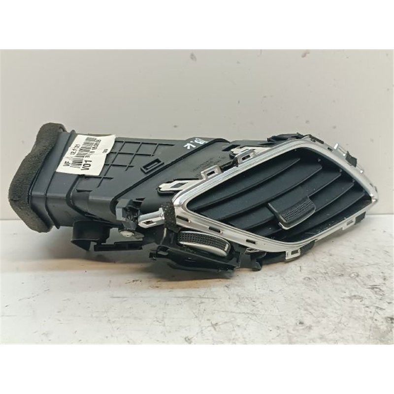 HYUNDAI i40 Középső Bal Szellőző