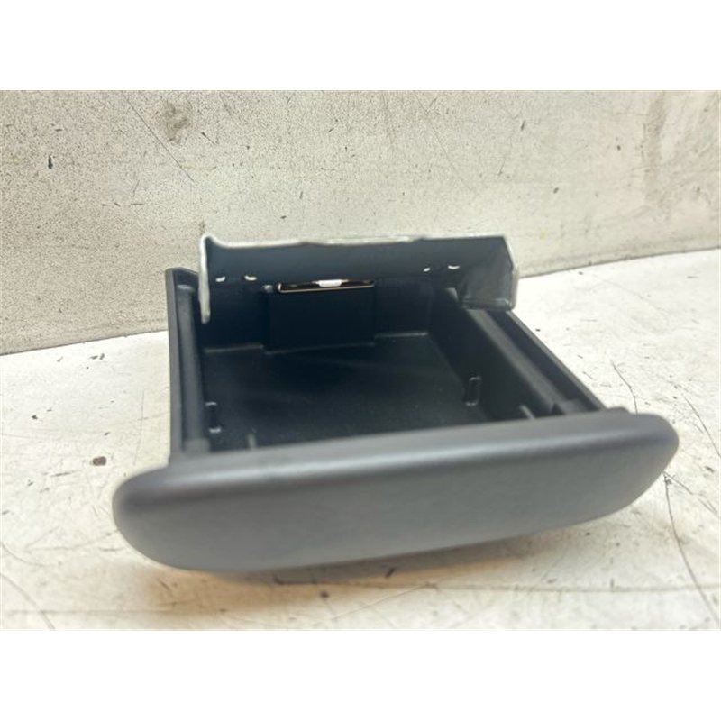 TOYOTA YARIS Első Tároló Rekesz